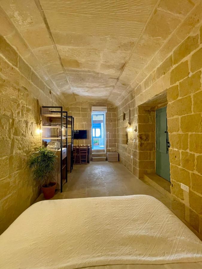 Ta Pinu Guesthouse Gharb  Bagian luar foto