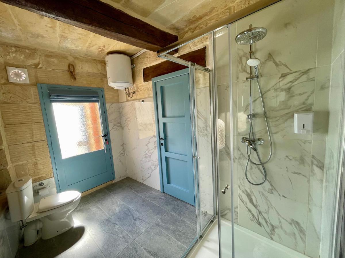 Ta Pinu Guesthouse Gharb  Bagian luar foto