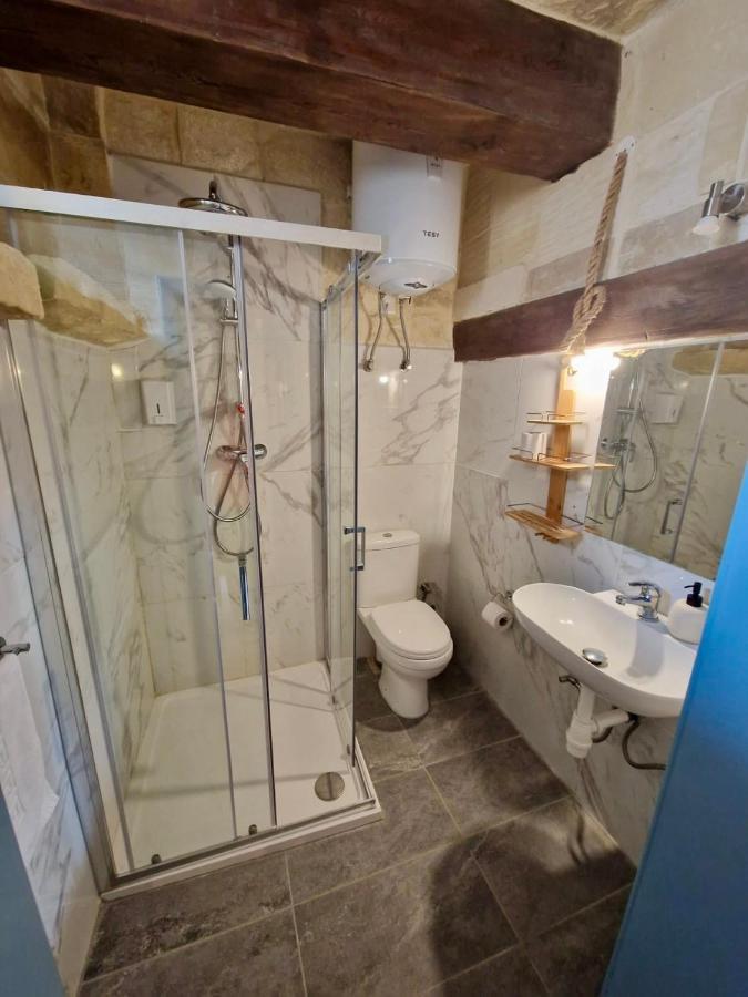 Ta Pinu Guesthouse Gharb  Bagian luar foto