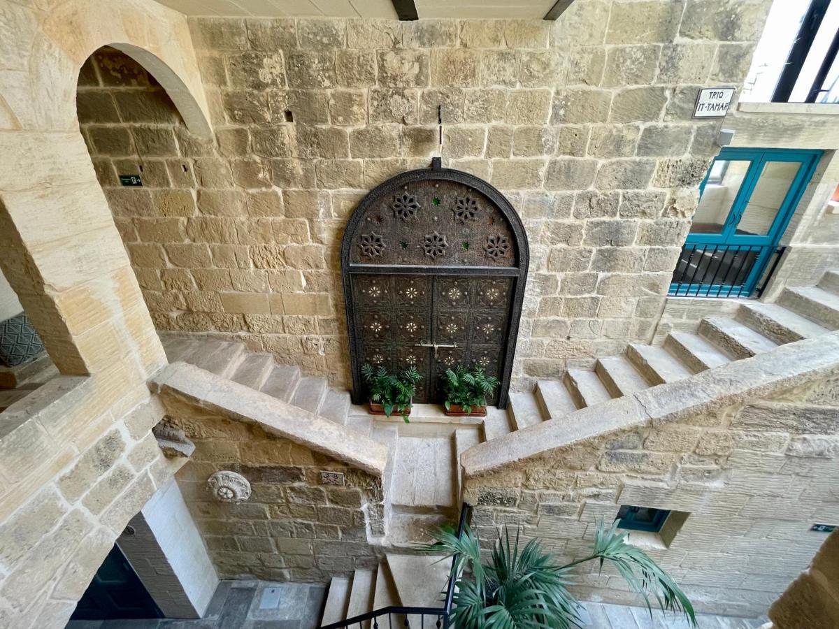 Ta Pinu Guesthouse Gharb  Bagian luar foto