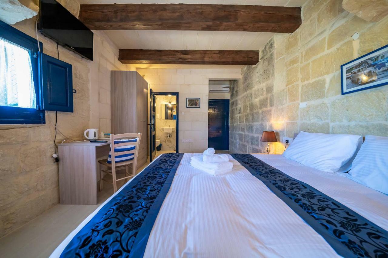 Ta Pinu Guesthouse Gharb  Bagian luar foto