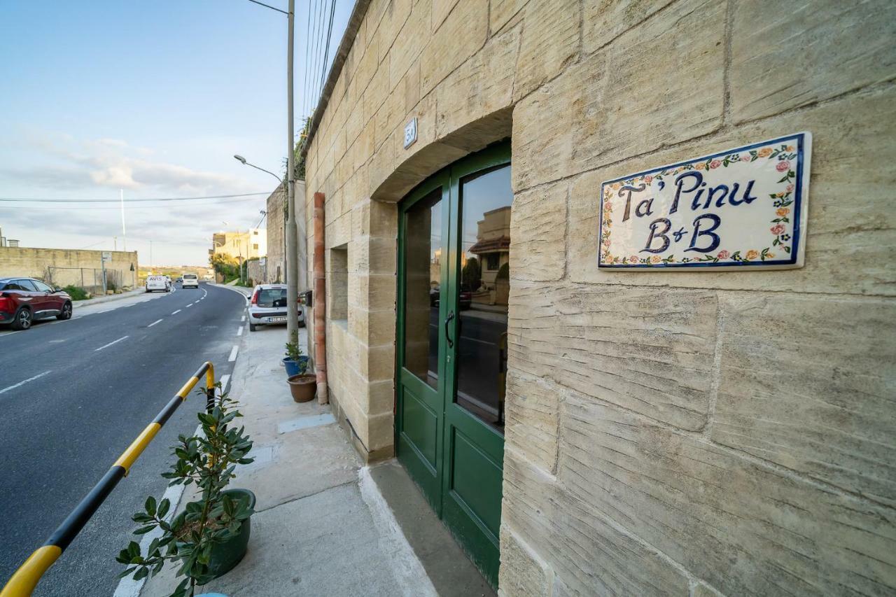Ta Pinu Guesthouse Gharb  Bagian luar foto