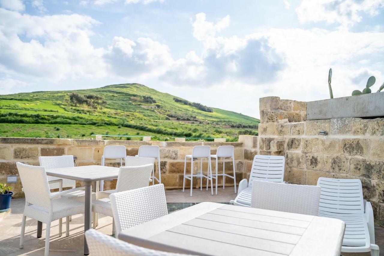 Ta Pinu Guesthouse Gharb  Bagian luar foto