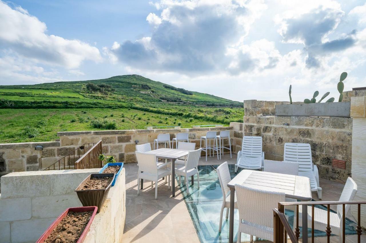Ta Pinu Guesthouse Gharb  Bagian luar foto