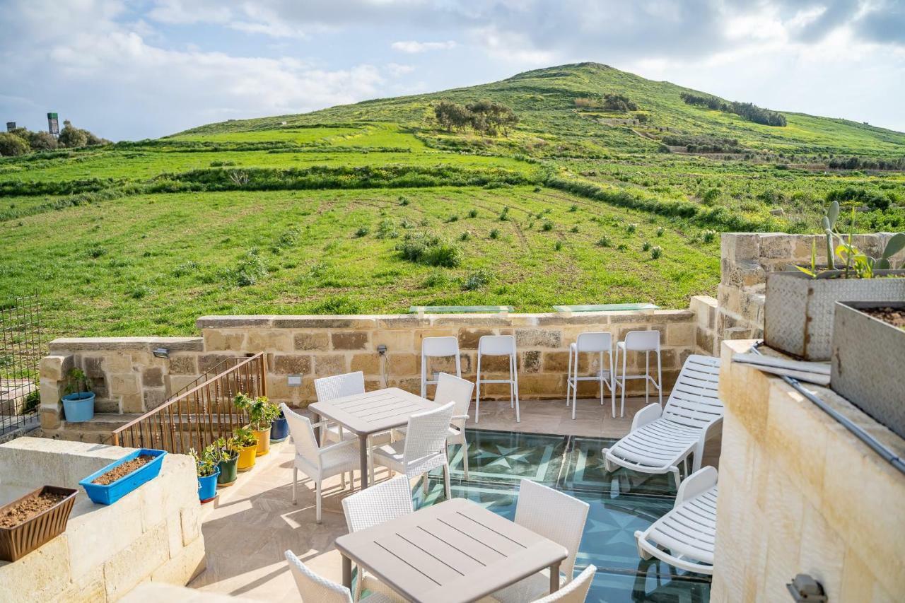Ta Pinu Guesthouse Gharb  Bagian luar foto