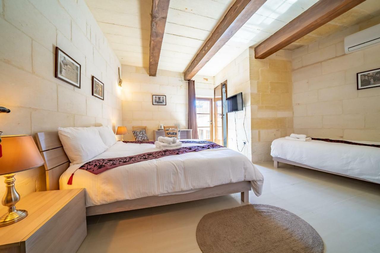 Ta Pinu Guesthouse Gharb  Bagian luar foto