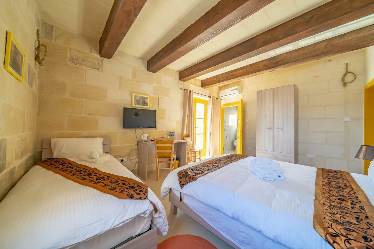 Ta Pinu Guesthouse Gharb  Bagian luar foto