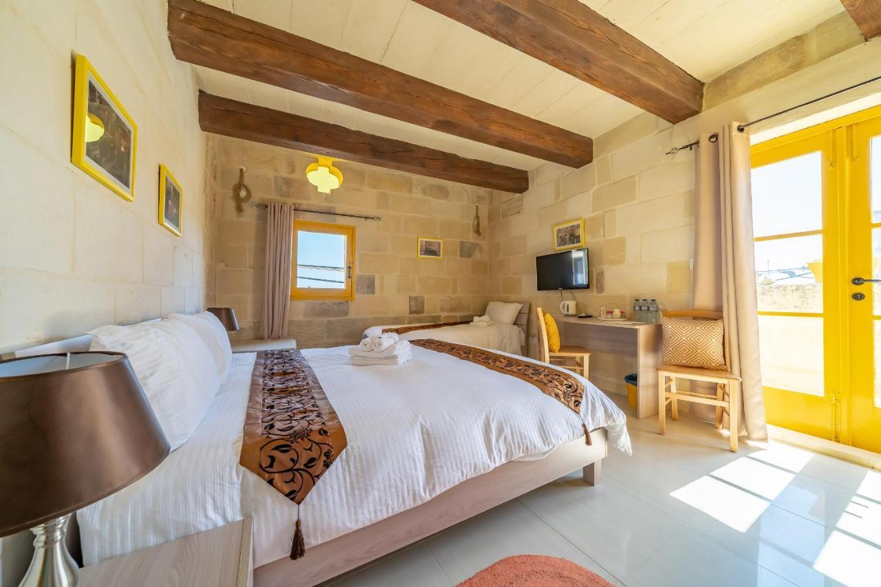Ta Pinu Guesthouse Gharb  Bagian luar foto
